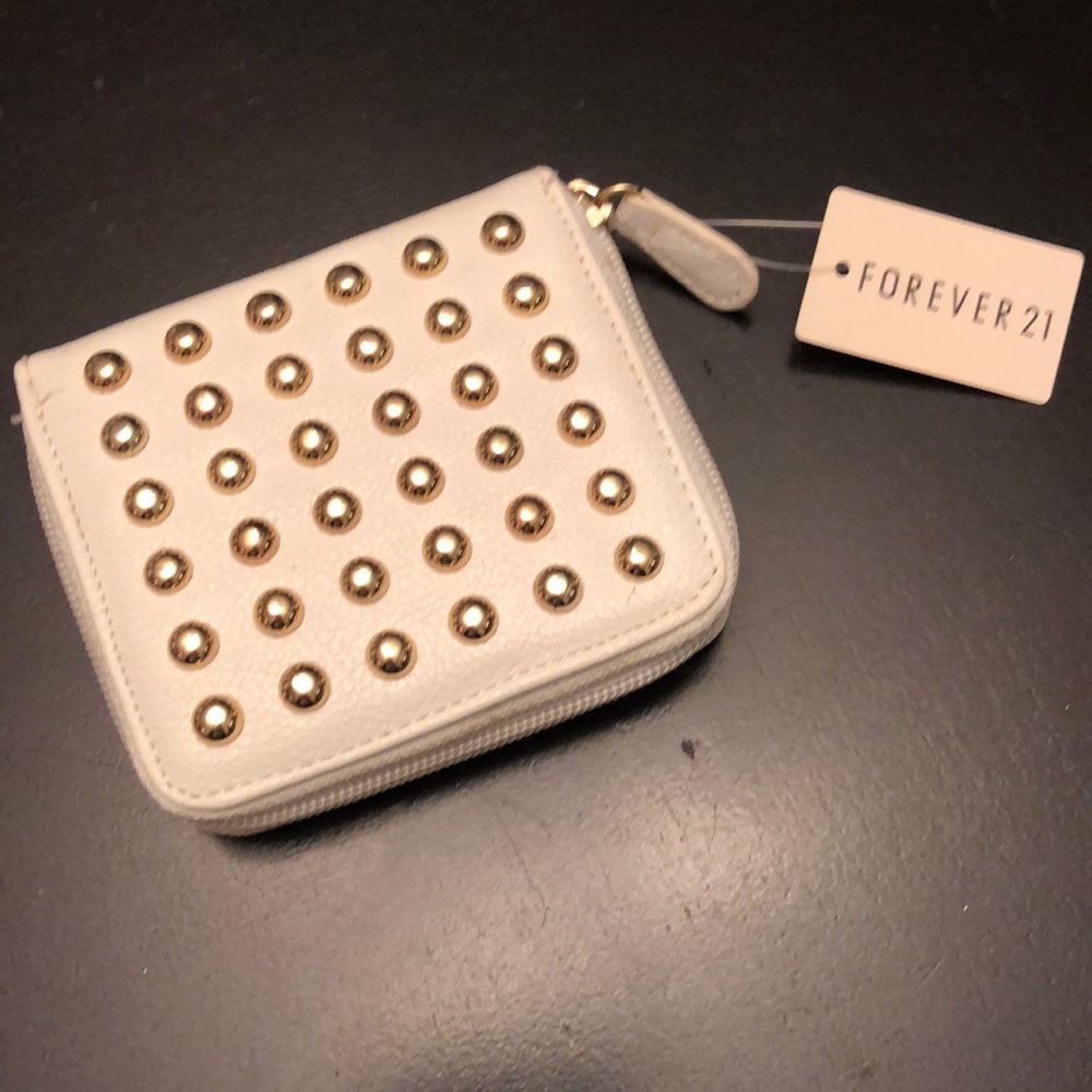 Forever 21 small cream colored wallet **NWT**